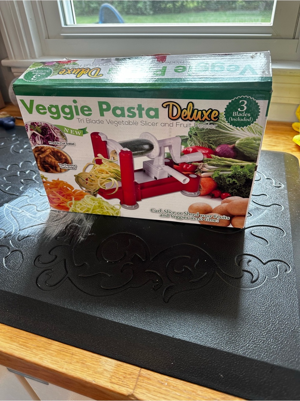 Deluxe Vegetable Slicer - Red and White vegetable spaghetti!